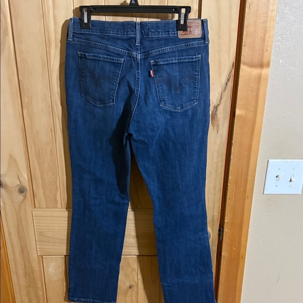 Stylish Levi’s Women's Straight Leg Jeans - Picture 3 of 6
